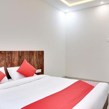Oyo 40146 Hotel Continental Bhopal Bagian luar foto
