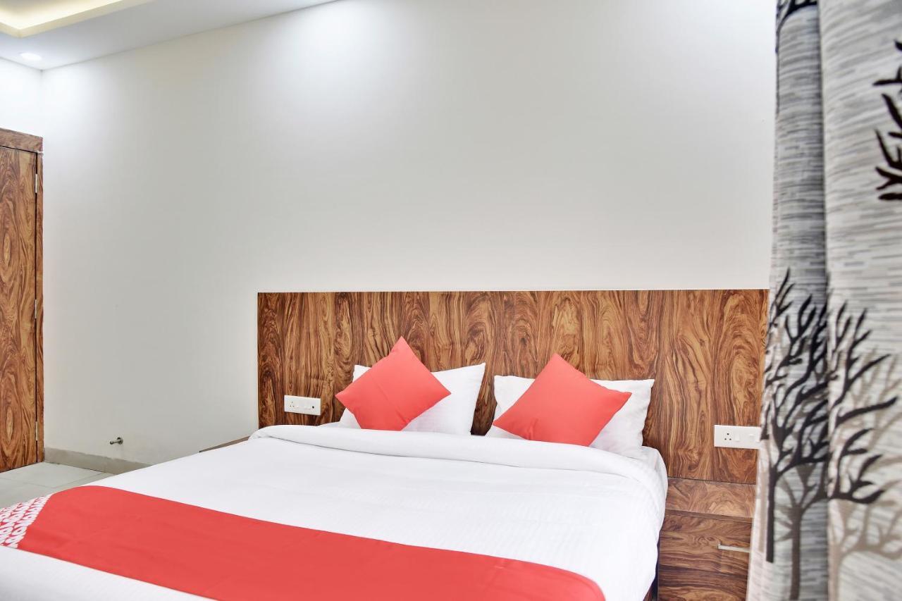 Oyo 40146 Hotel Continental Bhopal Bagian luar foto