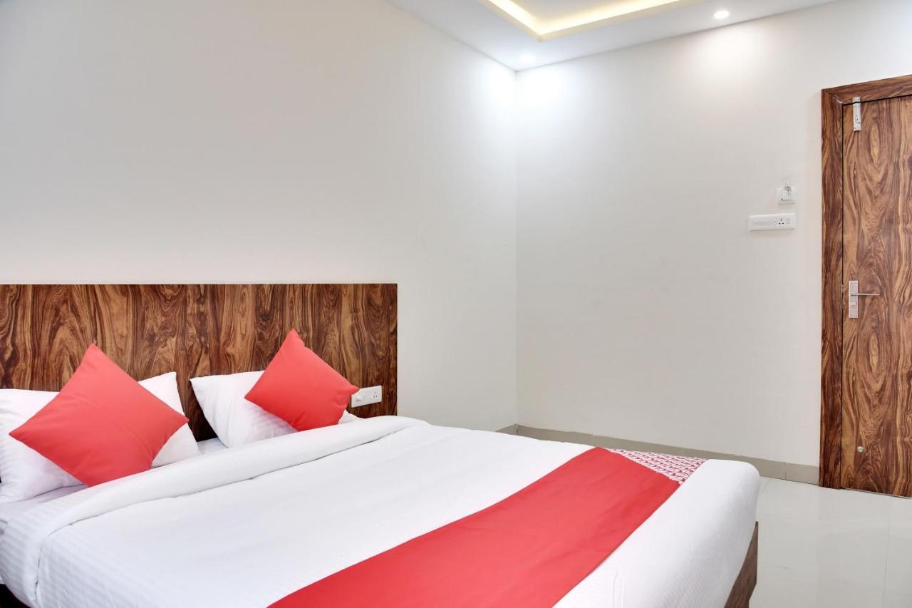 Oyo 40146 Hotel Continental Bhopal Bagian luar foto