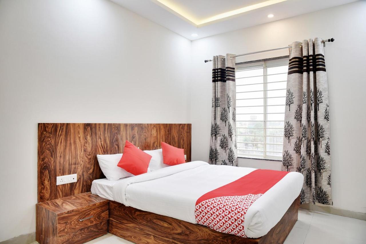 Oyo 40146 Hotel Continental Bhopal Bagian luar foto