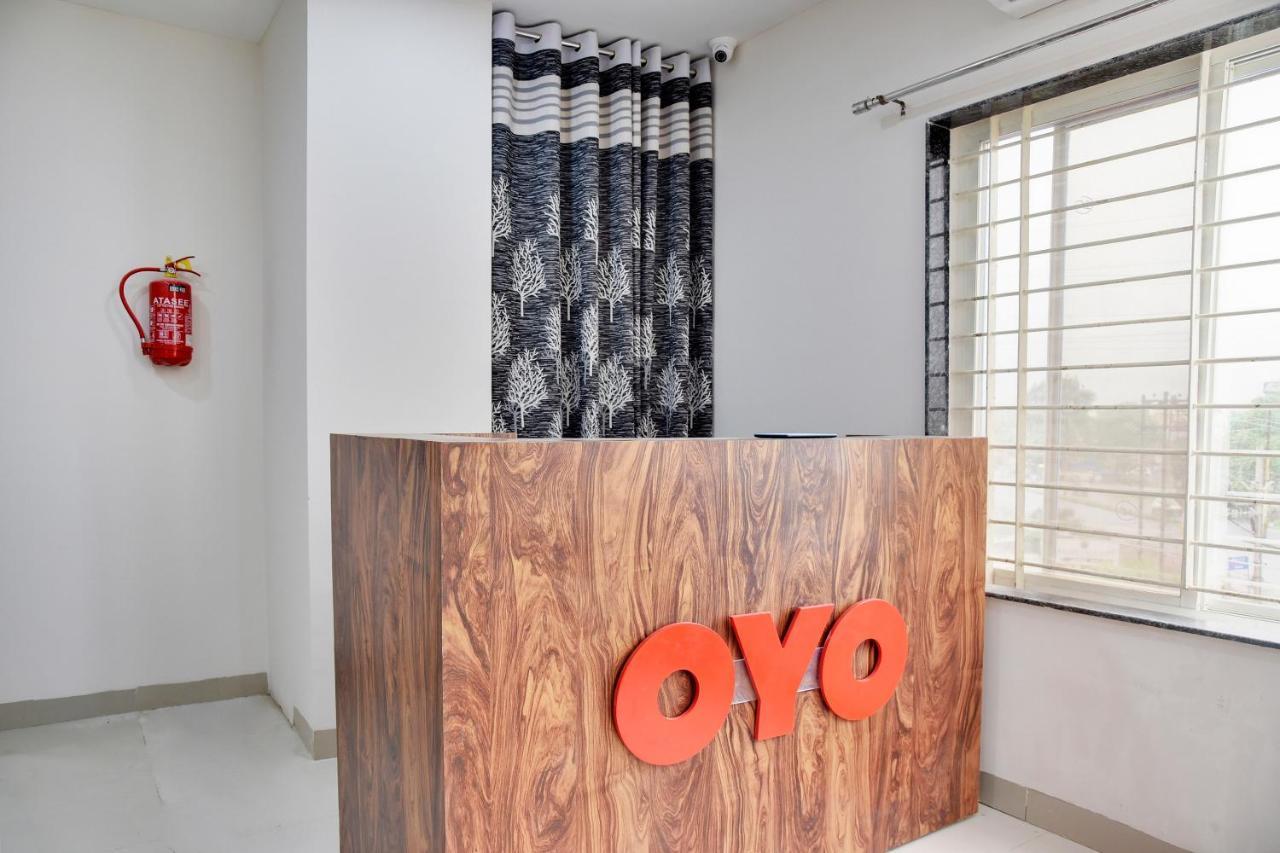 Oyo 40146 Hotel Continental Bhopal Bagian luar foto