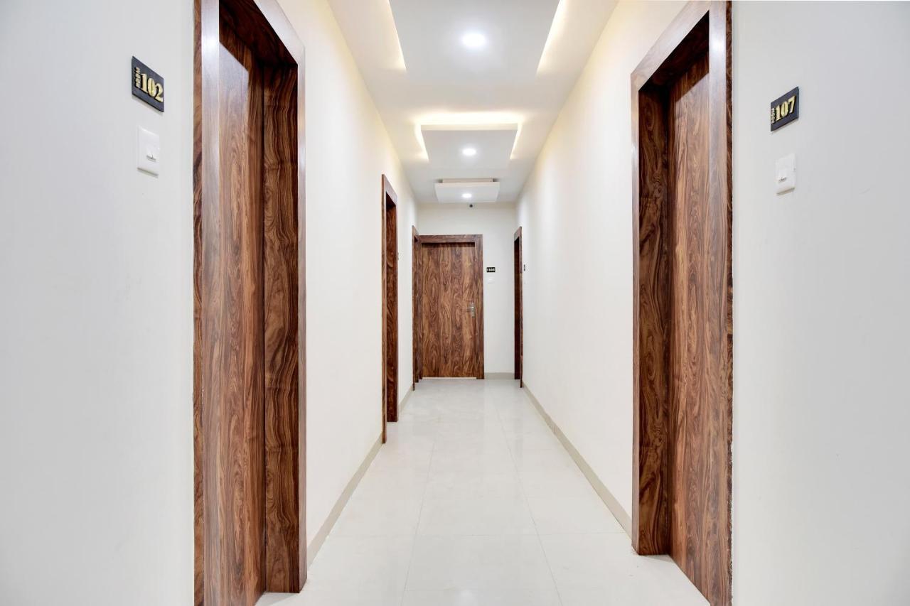 Oyo 40146 Hotel Continental Bhopal Bagian luar foto